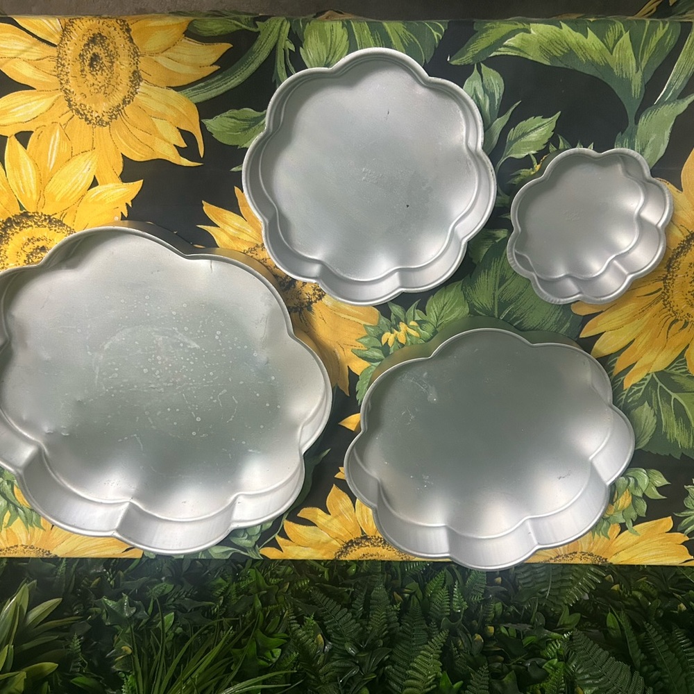 Silver Floral Nesting Cake Pan Set of 4- Home Kitchen Bakeware - Picture 2 of 13